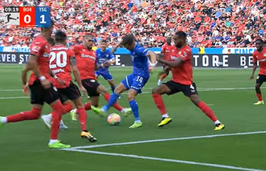 GOL SEZONE U BUNDESLIGI Fudbaler Hofenhajma velemajstorski matirao golmana (VIDEO)