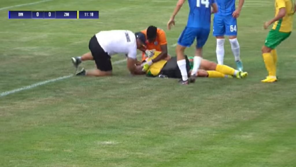 STRAVIČNE SCENE Fudbaler se sudario sa golmanom, lekari mu se bore za život! (VIDEO)