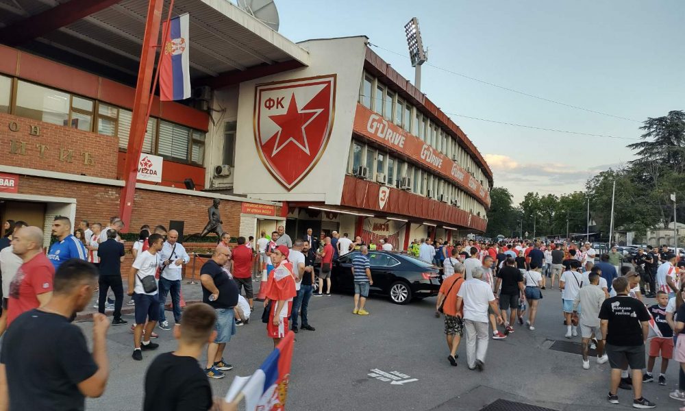 AKCIJA USPELA „Delije“ u dresovima i klupskim majicama obojile tribine (FOTO+VIDEO)