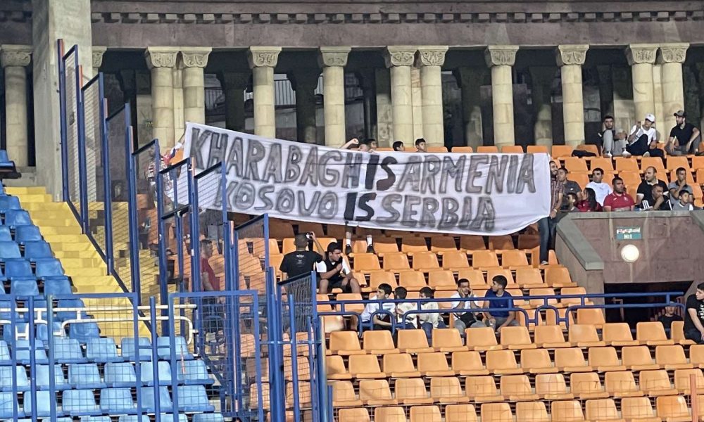 Navijači Pjunika poslali jasnu poruku: Karabag je Jermenija, Kosovo je Srbija! (VIDEO)