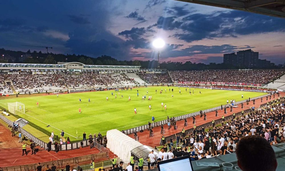 ATMOSFERA NA STADIONU Na severu nema gde igla da padne, jug poluprazan (VIDEO)
