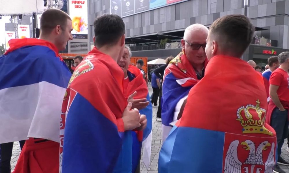 VATRENA PODRŠKA Ovako je izgledala atmosfera ispred dvorane u Berlinu (VIDEO)