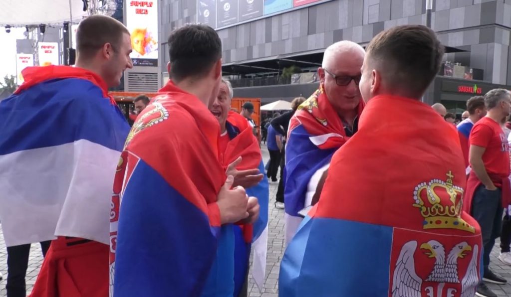 VATRENA PODRŠKA Ovako je izgledala atmosfera ispred dvorane u Berlinu (VIDEO)