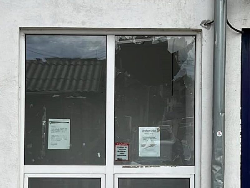Huligani razbili stakla na stadionu Novog Pazara (FOTO)