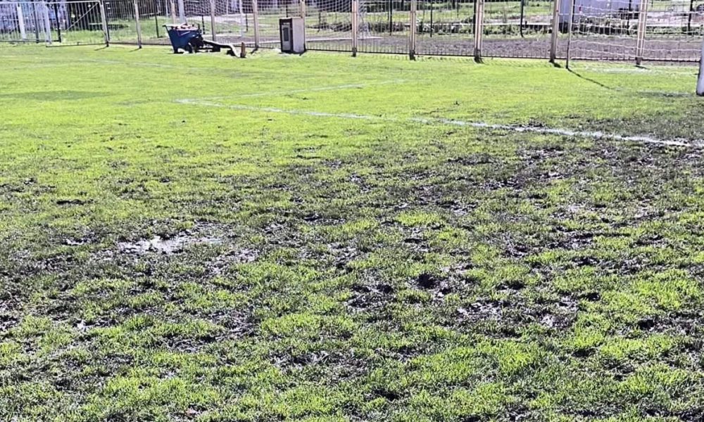 OVO JE FUDBALSKI TEREN?! Kaljuga, blato i voda umesto trave na „GAT Areni“