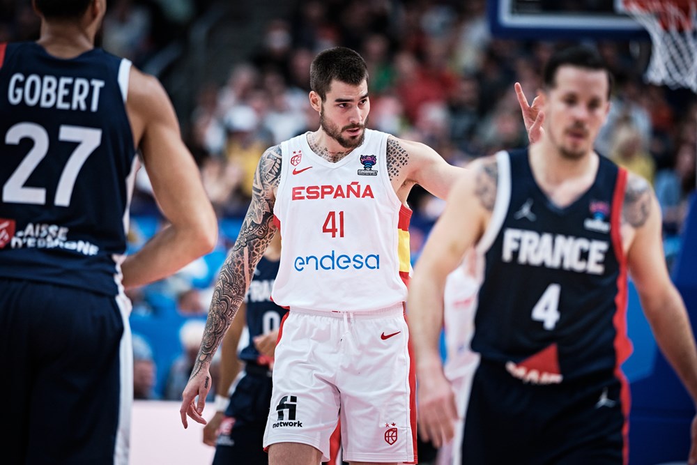 ŠTA URADI ČOVEK Filmska zvezda obeležila finale Evrobasketa i umalo oborila rekord Aleksandra Đorđevića!
