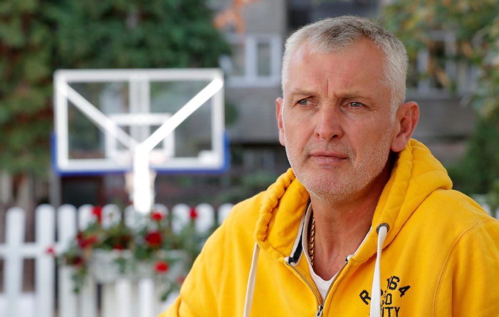 PASPALJ OTVORENO: Pitanje stranca treba da bude na stolu, a kod nas je u podrumu!