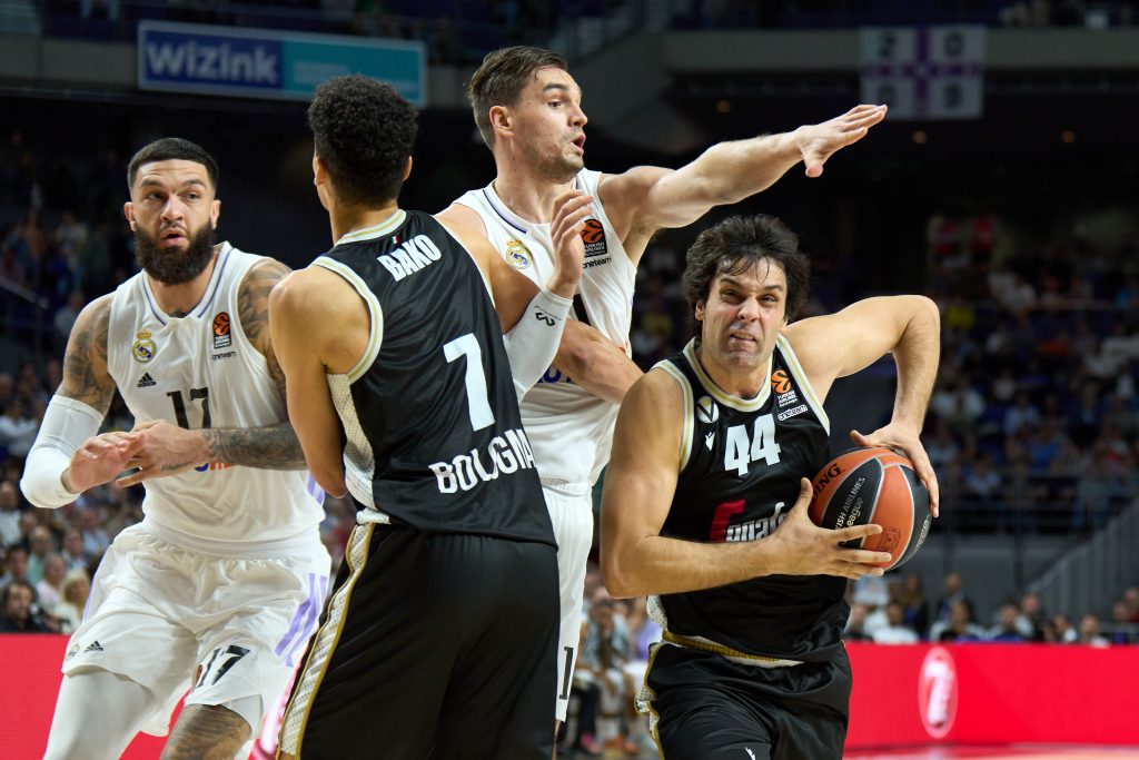IZNENAĐENJE KOLA Doživeli debakl od Partizana, pa pobedili Real u Madridu! Srbin stavio tačku