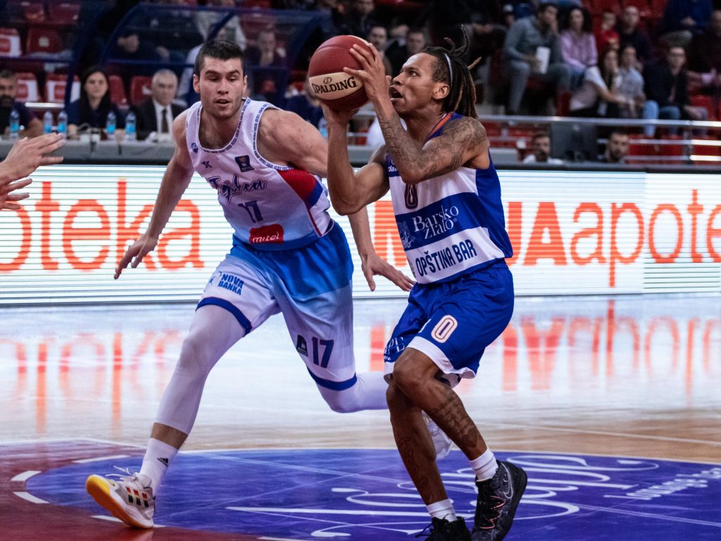 ŠTA JE OVO BILO U LAKTAŠIMA Igokea išla ka pobedi, a onda se pojavio Amerikanac! Mrežice su „gorele“ od njegovih pogodaka