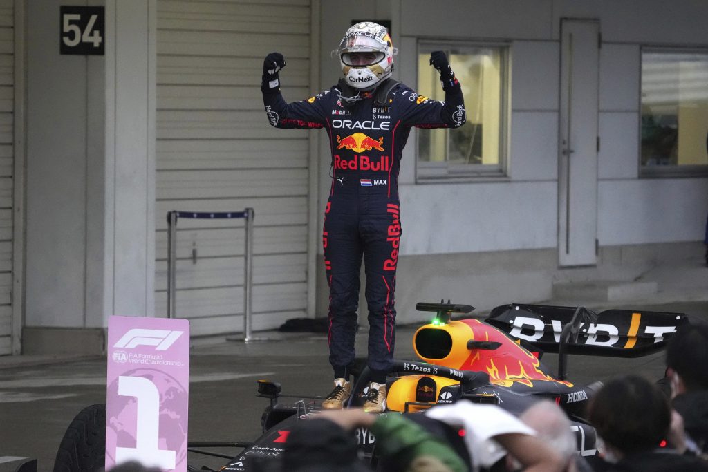 HAOS NA SUZUKI Traktor na stazi, strašan udes i bizarno proglašenje novog šampiona Formule 1! (VIDEO)