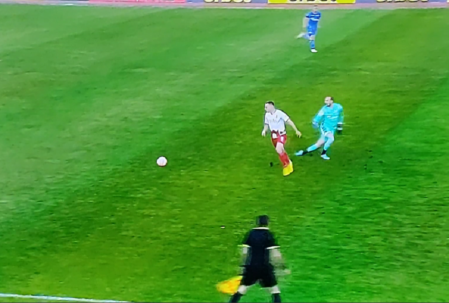 BORJAN IZLETEO DALEKO OD GOLA Svoju grešku ispravio je na neverovatan način, pogledajte kako je sprečio Radnički da povede (VIDEO)