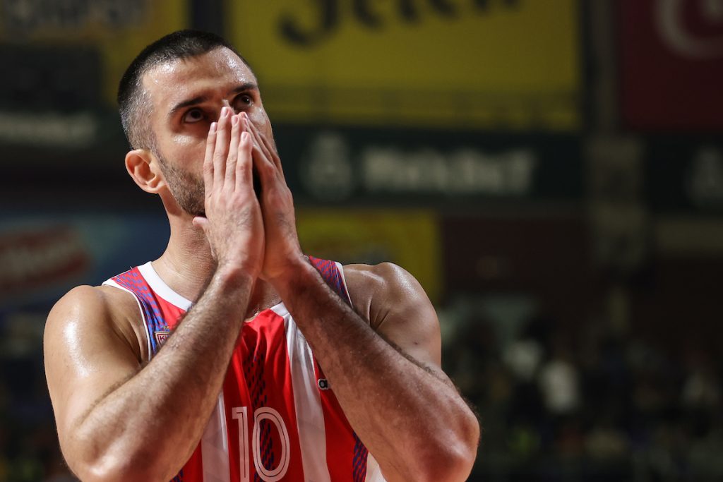 KAPITEN TRENIRA Lazić otkrio da li će da igra u petak i poručuje: Protiv Efesa kao da je finale!