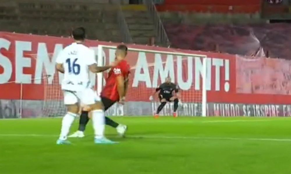 ŠTA URADI RAJKOVIĆU? Veliki kiks srpskog golmana! Ovakav gol se retko prima (VIDEO)