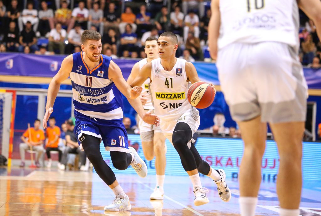POLUVREME Partizan ubedljiv u Baru, trener Mornara besan psovao igrače (VIDEO)