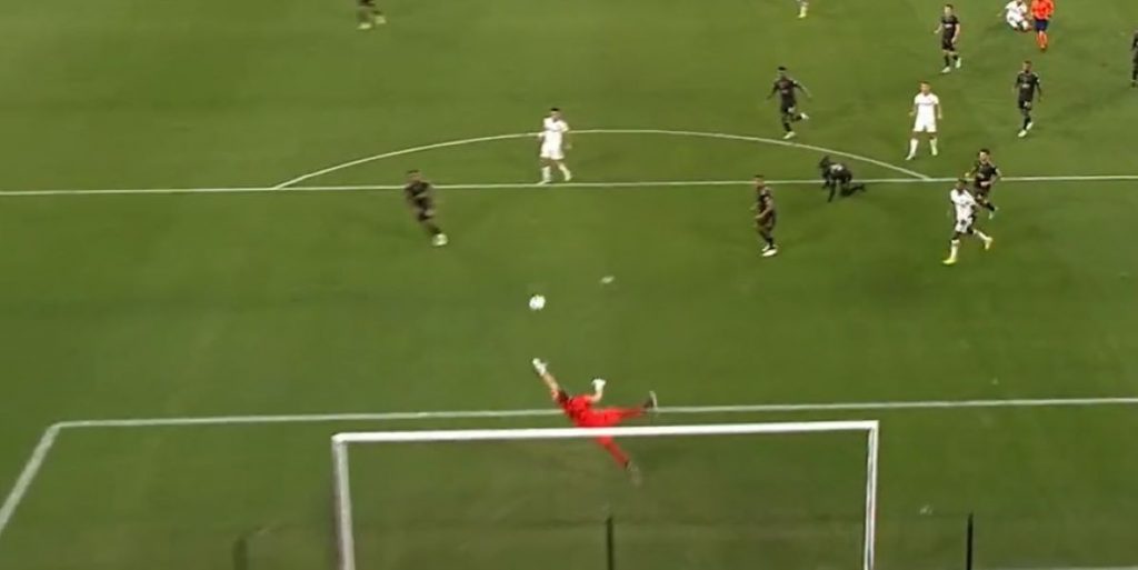 NAMEĆE SE PIKSIJU Joveljić zatresao mrežu u derbiju Los Anđelesa (VIDEO)