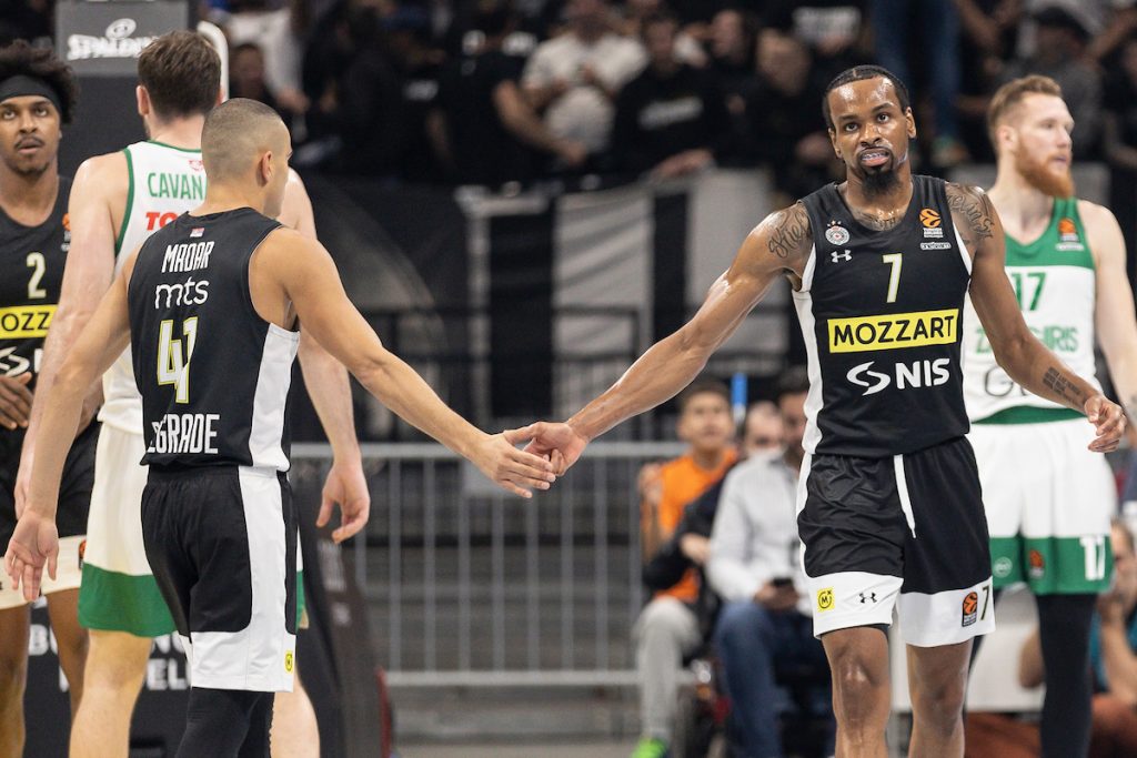 PANTER ZAPALIO ZELENU ŠUMU Konačno proradio kapiten! Partizan obradovao krcatu Arenu