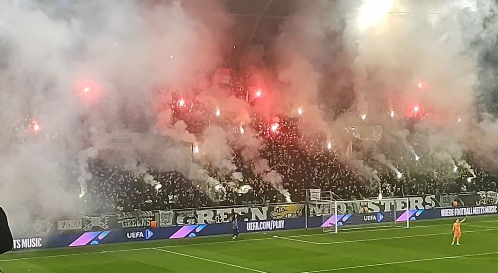 HOĆE LI UEFA DA KAŽNJAVA SAMO SRPSKE KLUBOVE? Bakljada navijača Ferencvaroša (VIDEO)
