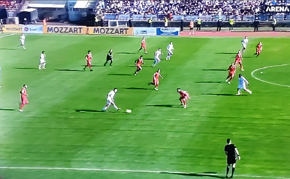 VAR SOBA KAŽE DA JE OFSAJD Zvezdi poništen gol Ivanića, Kanga pogodio stativu (VIDEO)
