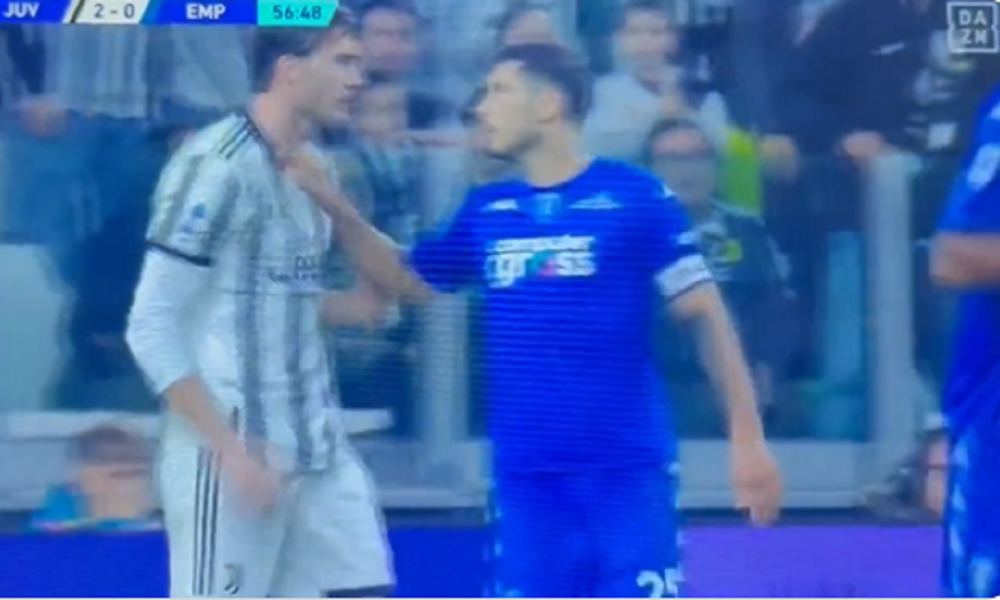 ITALIJAN IZBEGAO BATINE Vlahoviću pala roletna, nasrnuo na rivala koji je pokušao da ga povuče za uvo (VIDEO)