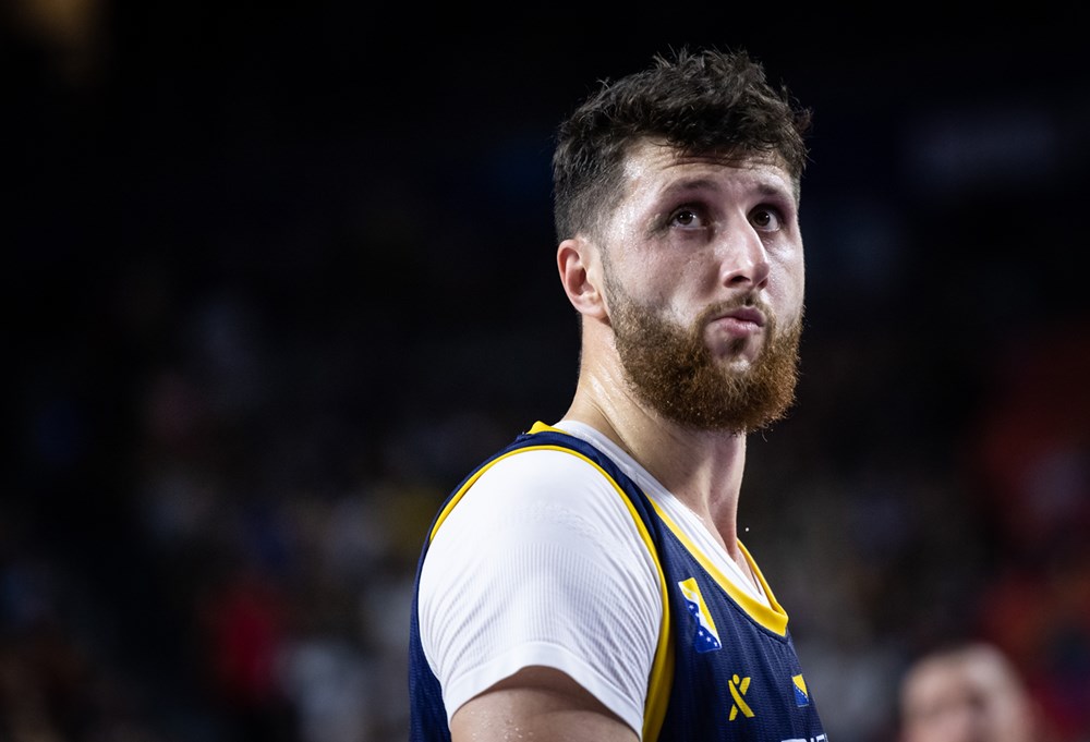 SRAMOTA U KOMŠILUKU Nurkić donirao teren, a huligani ga uništili: Nije još ni otvoren (FOTO)