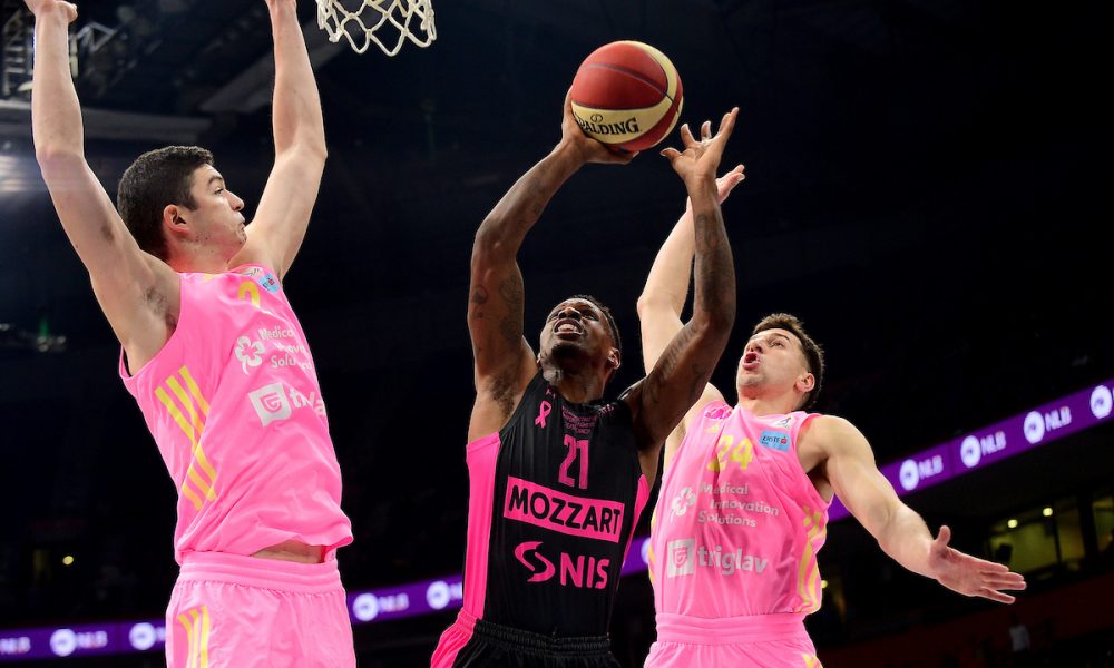 POLUVREME Partizan se muči sa fenjerašem, ali ide ka rutinskoj pobedi, na velikom odmoru ima dvocifreni višak
