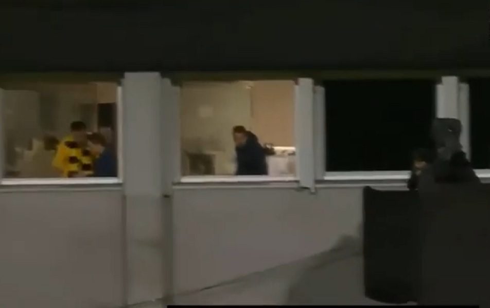 KAKVO IZNENAĐENJE! Bio u svom stanu, a onda ga je pogodila lopta koju je ispalio fudbaler Arsenala! (VIDEO)