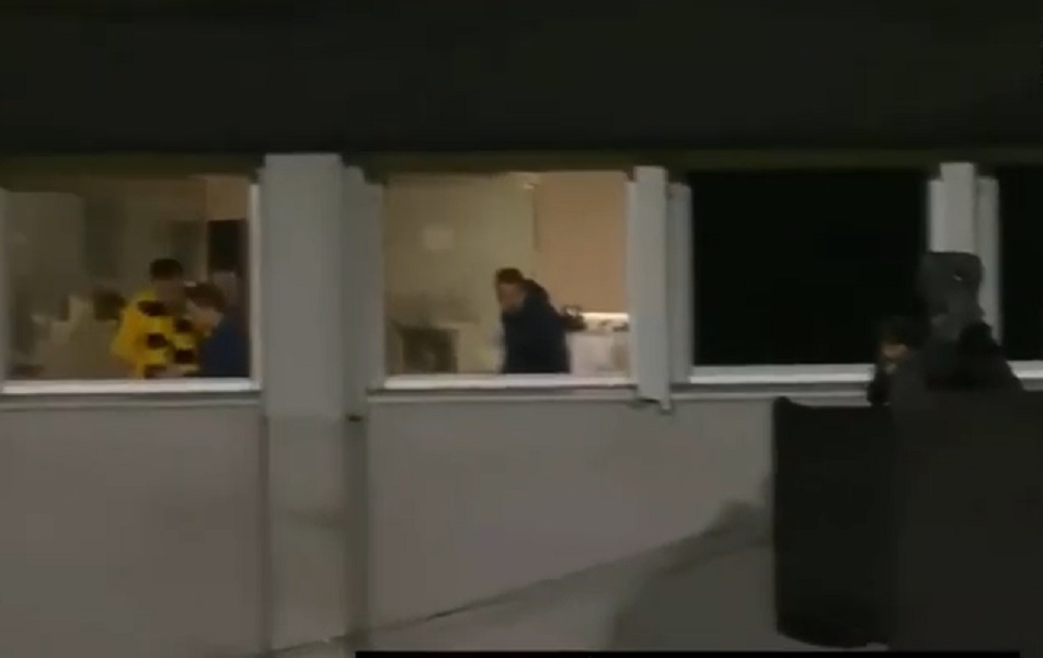 KAKVO IZNENAĐENJE! Bio u svom stanu, a onda ga je pogodila lopta koju je ispalio fudbaler Arsenala! (VIDEO)