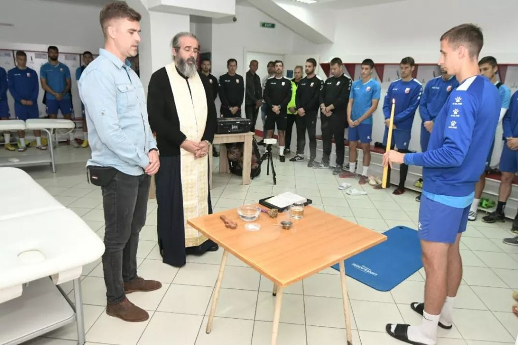 VERUJU U BOLJE DANE Vojvodina pred derbi sa Zvezdom dovela sveštenika