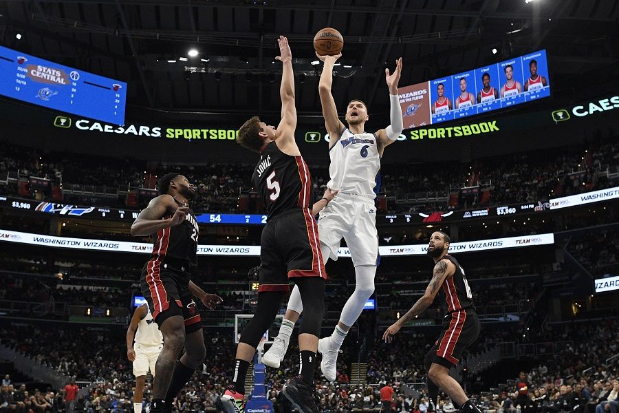 ZVEZDA U USPONU Jović odigrao najbolji meč od dolaska u NBA! Denver nemoćan bez Jokića (VIDEO)