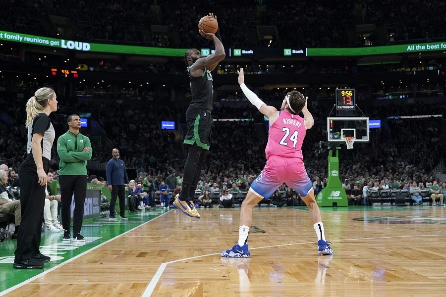 Boston pobeđuje i bez Tejtuma! Dončić blistao, ali Dalas nastavlja sa porazima (VIDEO)