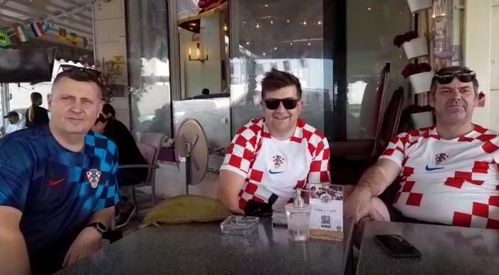 Hrvatski navijači: Voleli bismo da za nas igraju Vlahović ili Mitrović! Bolje da se ne sretnemo sa Srbijom u četvrtfinalu (VIDEO)