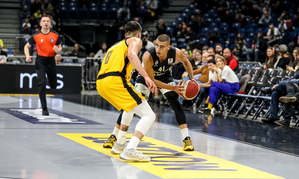Partizan se mučio u prvom poluvremenu, pa pregazio Split! Povratak Smailagića, debitovao Brodzianski