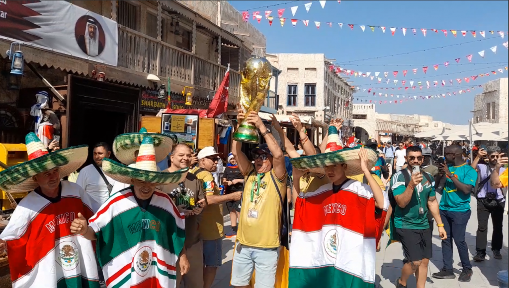 NAVIJAČKA „OKUPACIJA“ Meksikanci pobrali simpatije, Senegalci otpozdravljaju sa dva prsta, a Brazilac poručio Srbima… (FOTO+VIDEO)