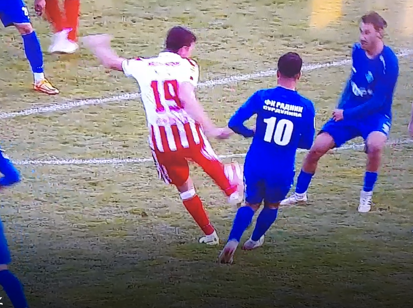 KRISTALNO JASNO Bivši sudija: Milunović je prevario sudiju u Surdulici, prekršaj nije postojao! Zašto je VAR ćutao?