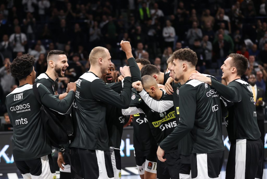 POLUVREME Makabi malo šta promašuje, ali Partizan se drži! Smailagić se vratio nikad jači