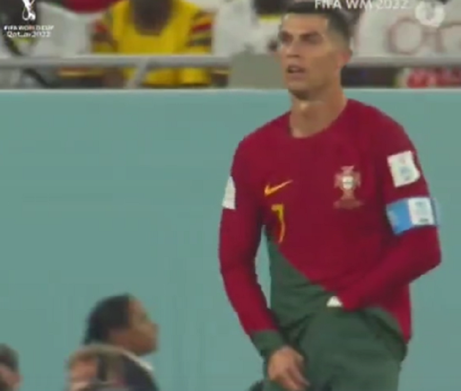 „NADMAŠIO“ JOAKIMA LEVA Ronaldo zavukao ruku u gaće, izvukao nešto i pojeo (VIDEO)