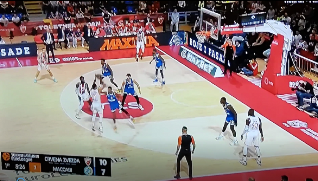 HUK „DELIJA“ JE NJEGOVA HRANA Vildoza rešeta obruč „ponosa Izraela“ (VIDEO)