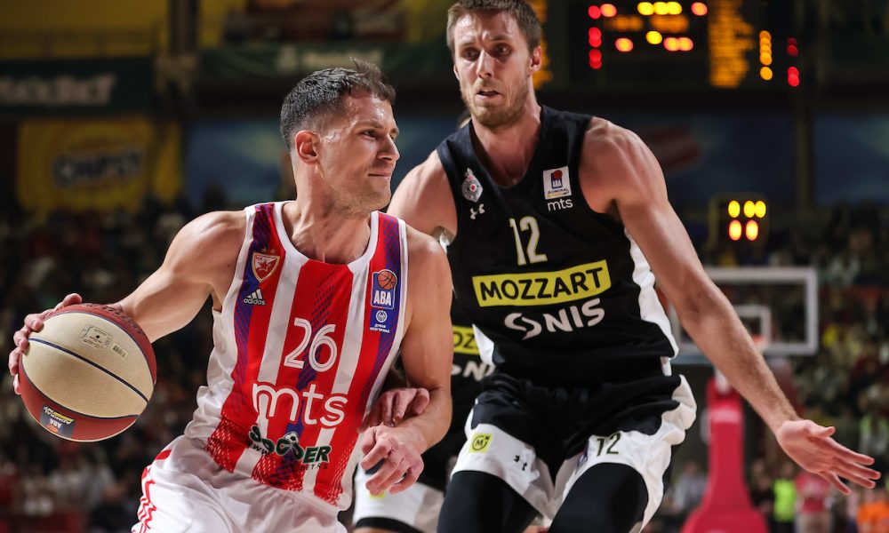 PRITISAK, NAPETOST I INCIDENTI Zvezda ubedljivo slavila u tipičnom „večitom derbiju“! Partizanova slaba odbrana surovo kažnjena