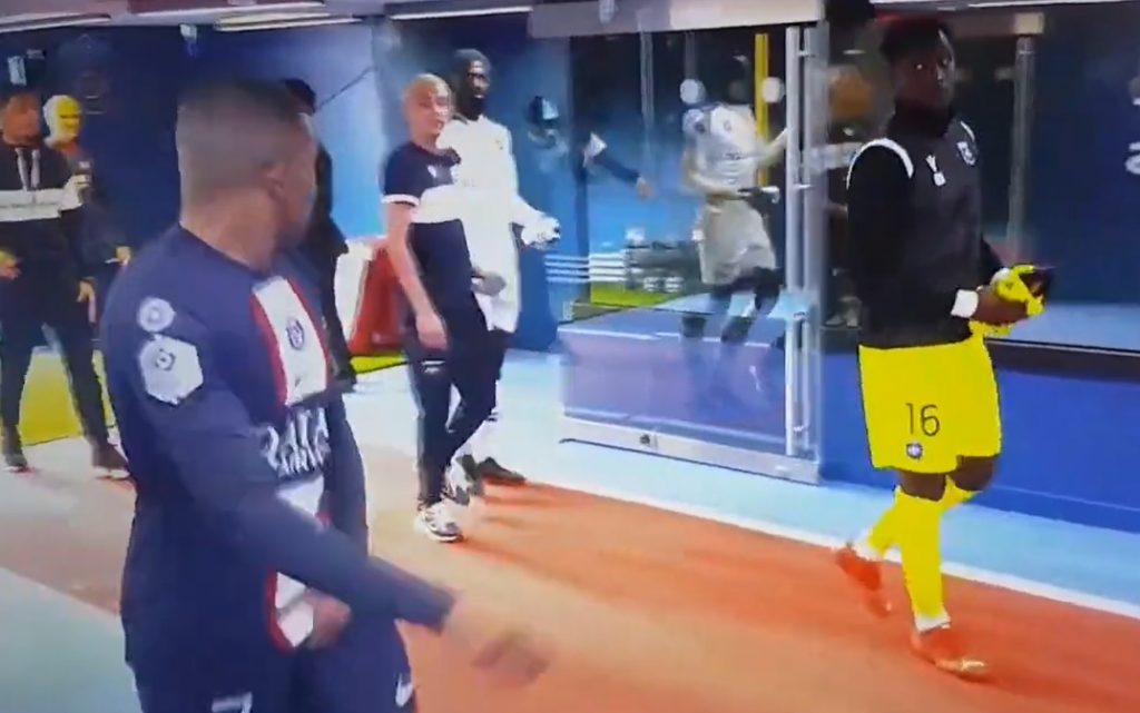 BAHATOST I PROSTAKLUK Pogledajte šta je razmažena zvezda PSŽ uradila prema rivalima (VIDEO)