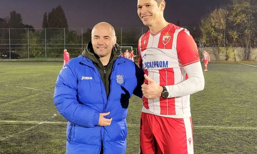 LEGENDE NA KARABURMI Bivši fudbaleri OFK Beograda i Zvezde odigrali prijateljski meč