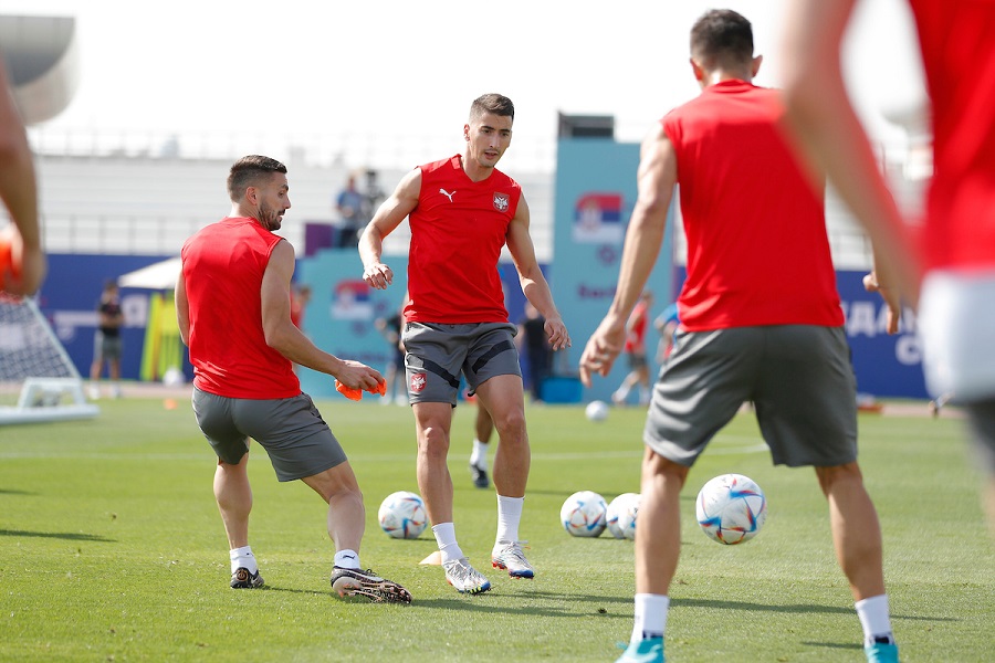 UPEKLA ZVEZDA U DOHI Srbija odradila trening po paklenoj vrućini, na terenu bili svi igrači (FOTO)