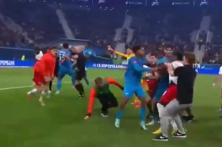 NIJE SE ZNALO KO KOGA BIJE Žestoka tuča u ruskom derbiju, sudija podelio šest crvenih kartona (VIDEO)