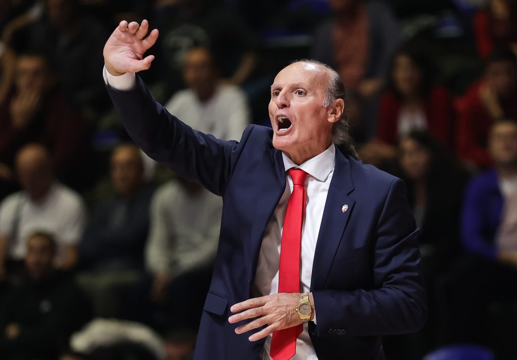 ŠOK U DERBIJU Trener Zvezde isključen sa utakmice! Ivanović izgubio živce (VIDEO)