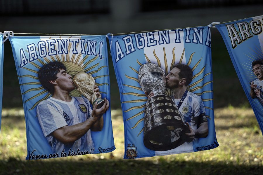 ANKETA MAXBET SPORTA Superligaški treneri rekli ko je bolji, Mesi ili Maradona