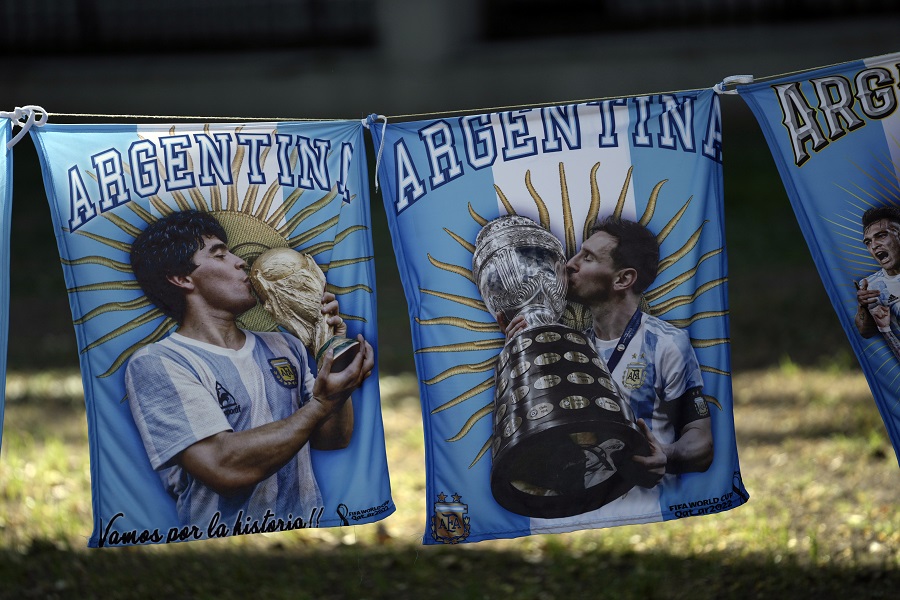 ANKETA MAXBET SPORTA Superligaški treneri rekli ko je bolji, Mesi ili Maradona