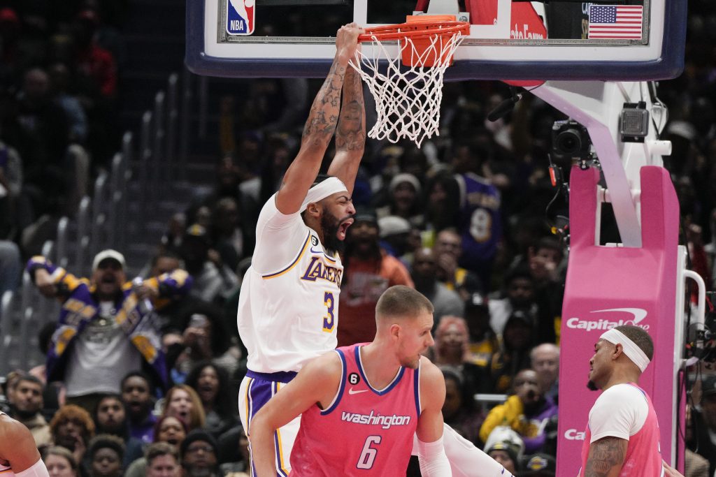 NBA LIGA Povratak otpisanih Lejkersa, Dejvis ponovo ume da igra košarku! (VIDEO)