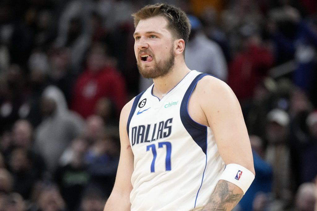 ŠTA UČINI LUKA?! Dončić drugi put u životu uradio ovako nešto! Izjednačio rekord Dirka Novickog (VIDEO)