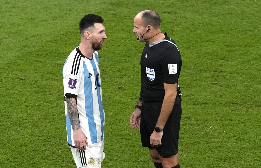 MESI KRITIKOVAO, FIFA REAGOVALA Arbitar poslat kući iz Katara! Skupo ga koštalo loše suđenje