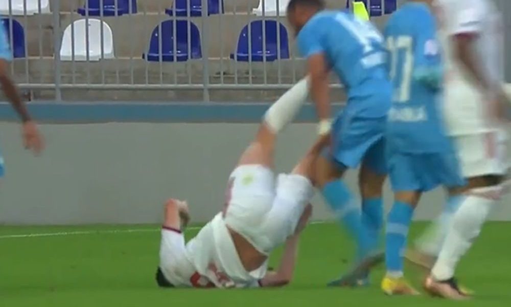 PRLJAVO I BEZOBRAZNO Sagnuo se da mu pomogne, a internacionalac Bosne i Hercegovine ga krvnički udario! (VIDEO)
