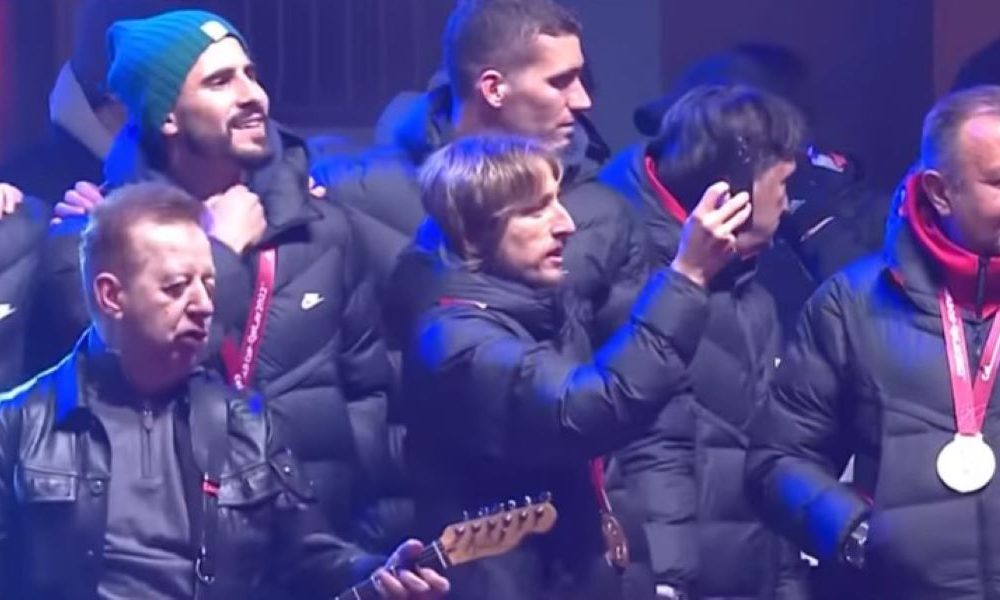 Više od 80.000 ljudi dočekalo hrvatske fudbalere u Zagrebu (VIDEO)